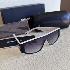 CHANEL Monochrome Sunglasses